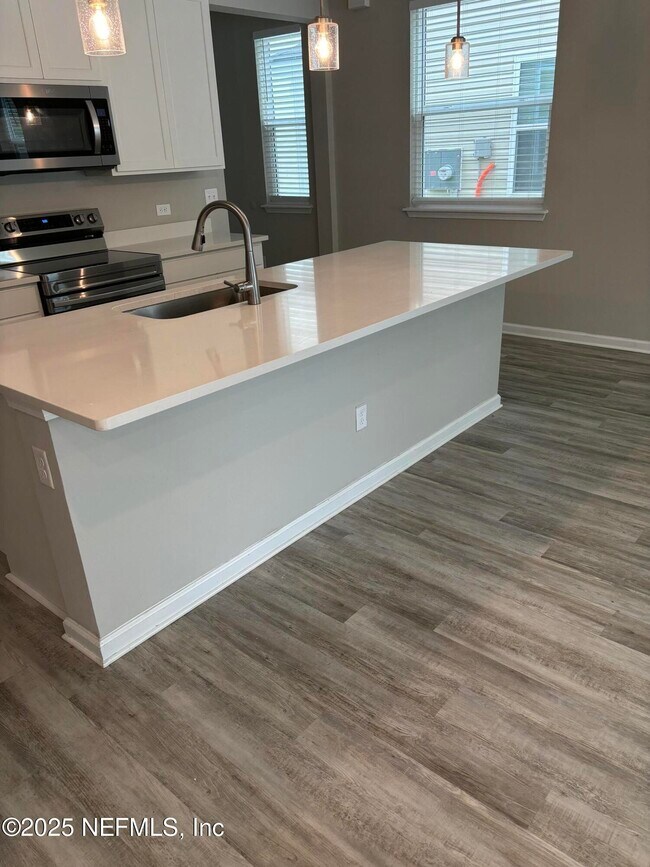 Building Photo - 6847 Mirage St