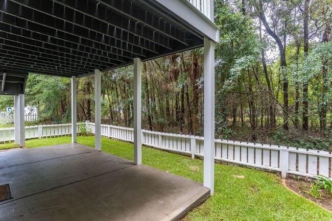 Building Photo - Home on Ladies Island