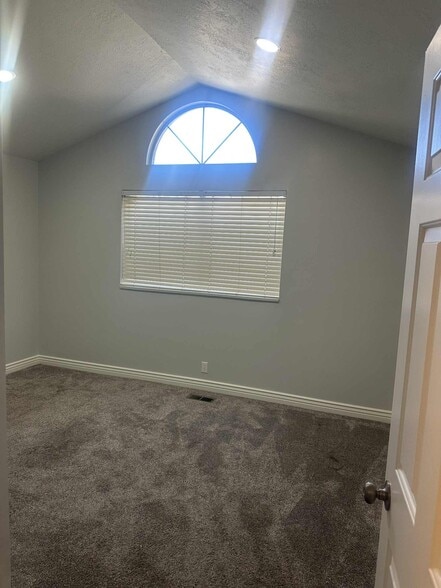 Building Photo - 9228 S Stone Point Pl