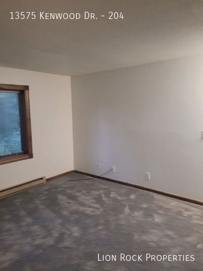 Building Photo - Charming & Comfortable Living for $1,099/m...