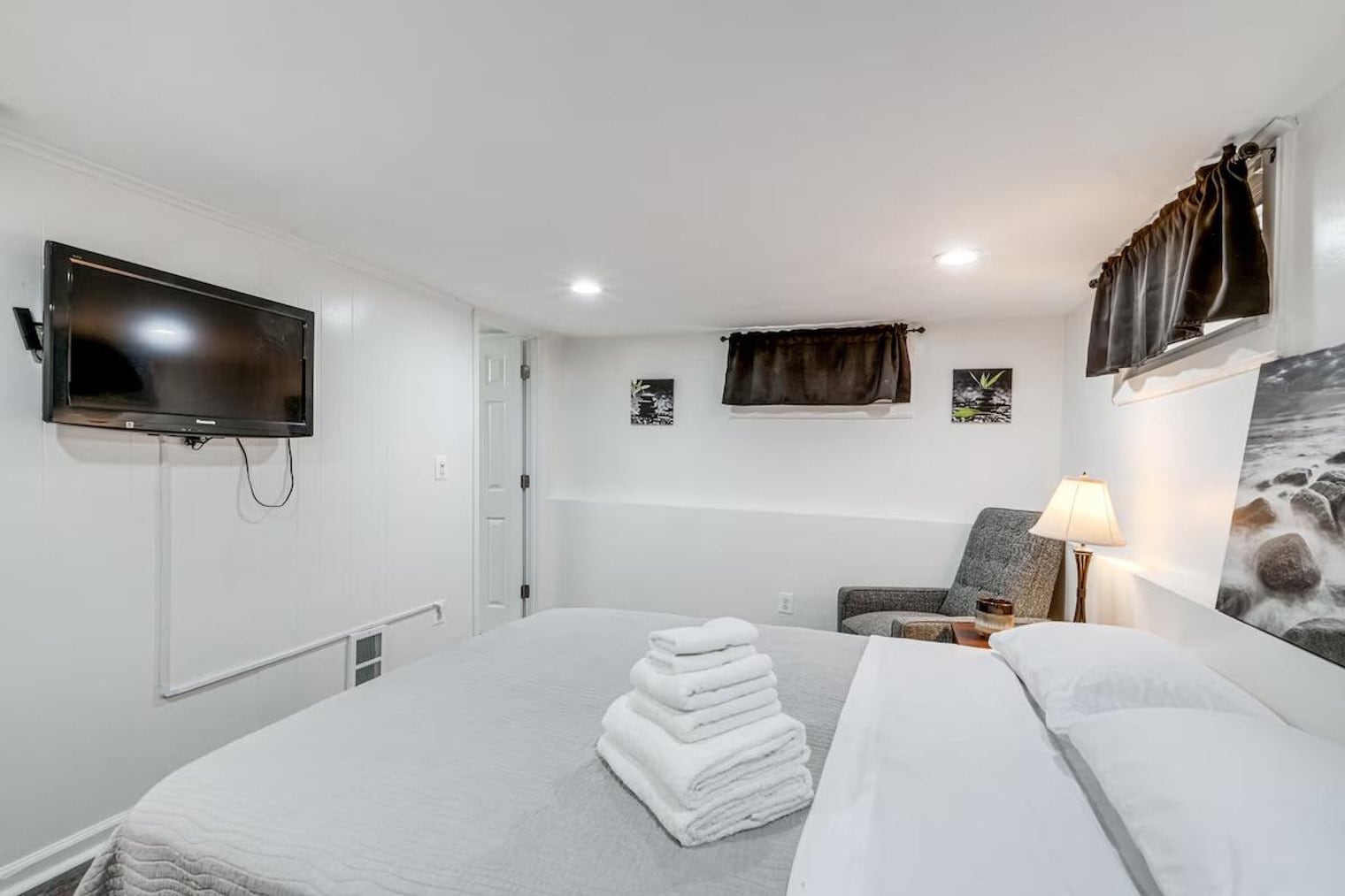 Building Photo - 2430 S Oakland St