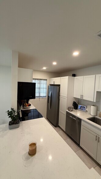Building Photo - 3021 Albatross Rd