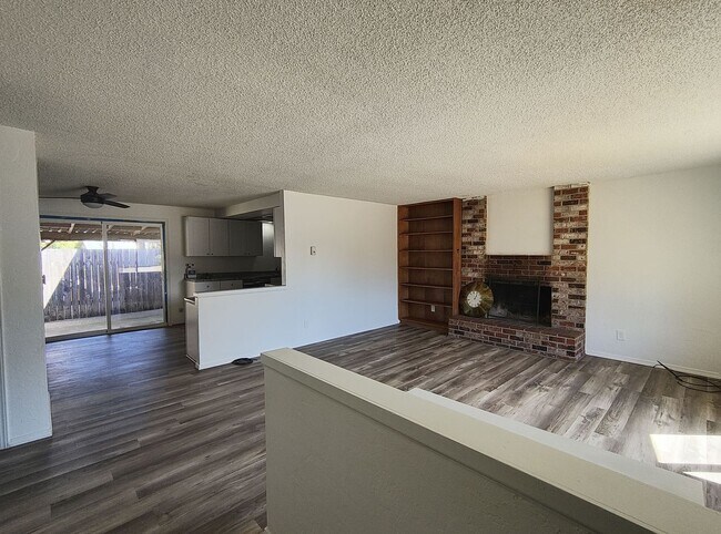 Building Photo - 2792wi
