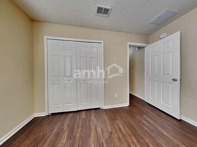 Building Photo - 12333 Anarania Dr
