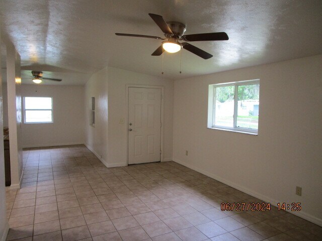 Building Photo - 446 Elsie Ave