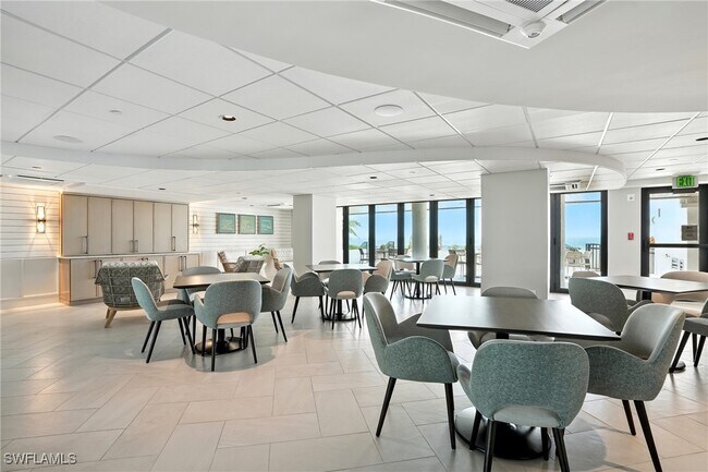 Building Photo - 2400 Gulf Shore Blvd N