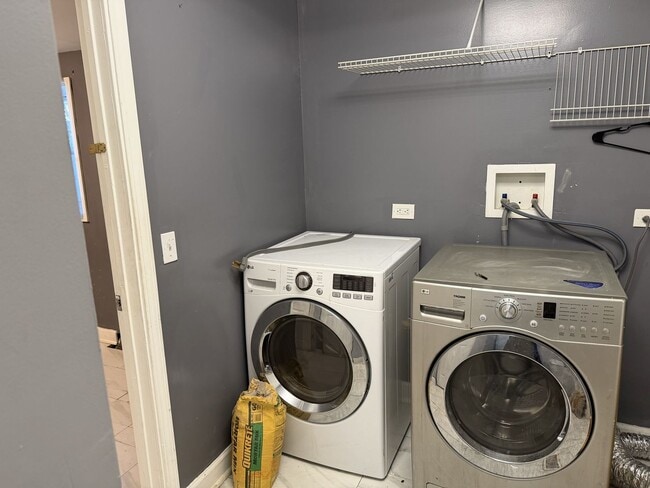 Building Photo - 756 Newell Ave