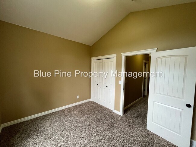 Building Photo - 6192 Pheasant Dr