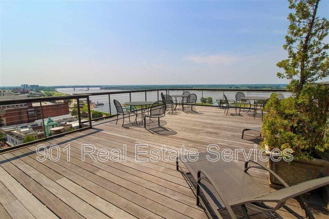 Building Photo - 66 Monroe Ave