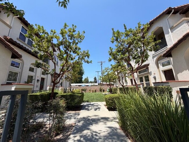 Building Photo - Beautiful Village Walk Townhome in the Heart of Claremont Village