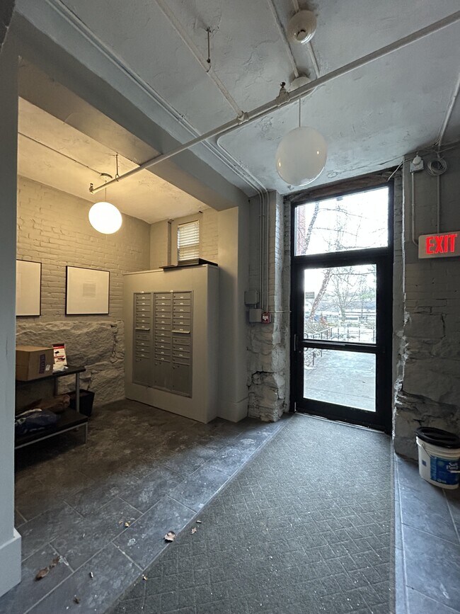 Building Photo - 28 Adams St