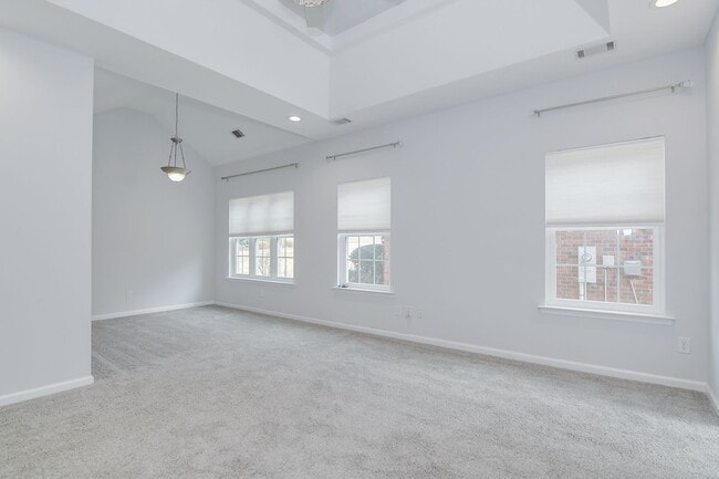 Building Photo - 4 Bedroom 2 Bath in Evans