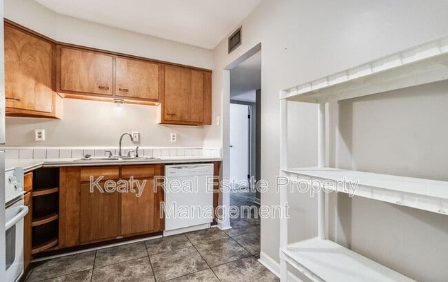 Building Photo - 211 Versailles Blvd