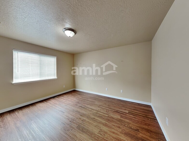 Building Photo - 11603 Shelburne St