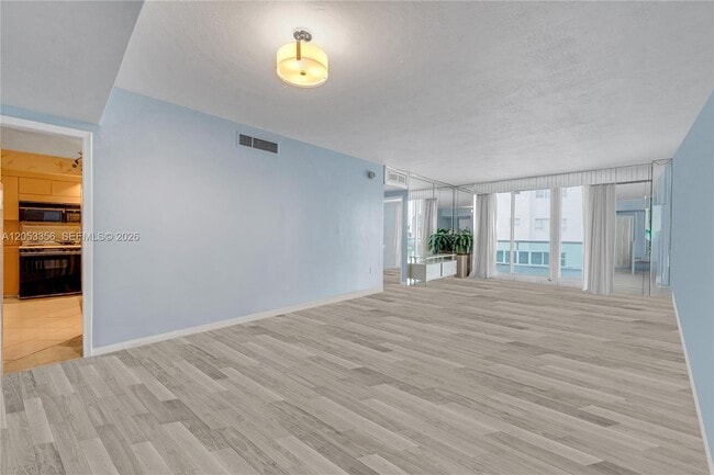 Building Photo - 5001 Collins Ave