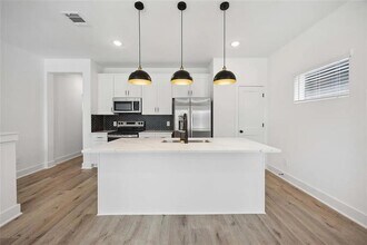 Building Photo - 8021 Cora St