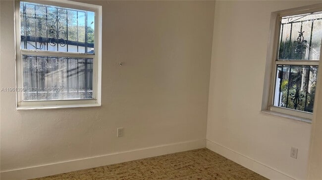 Building Photo - 134 SW 61st Ave