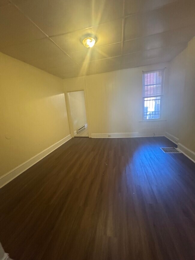 Building Photo - 1705 Ashburton St