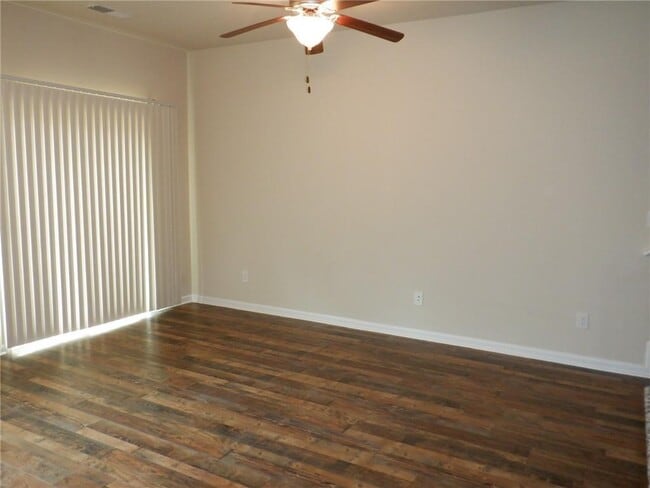Building Photo - 1522 Iris Walk