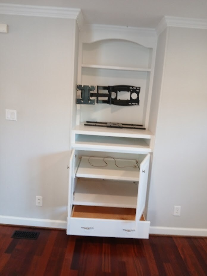 entertainment built in - 4008 Lebanon Rd