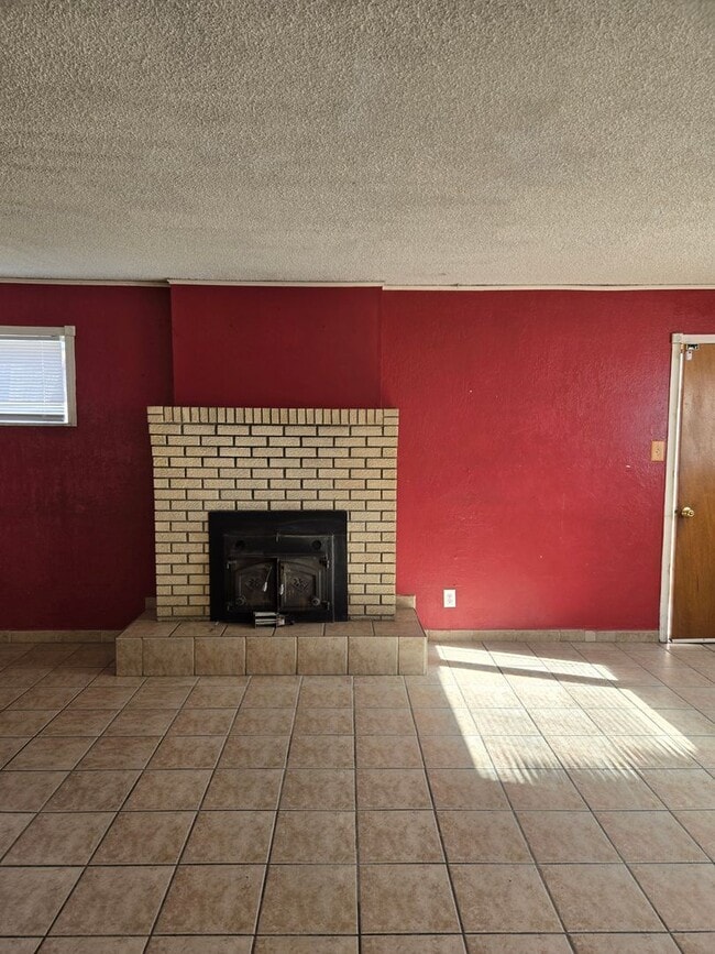 Building Photo - A must see if you're looking for more livi...