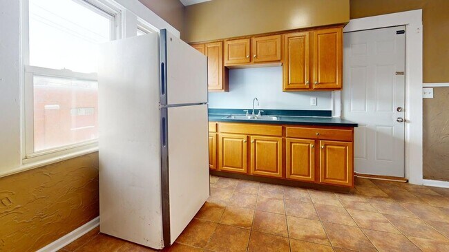 Building Photo - 3360 W 84th St