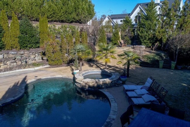 Building Photo - 2170 Heathermoor Hill Dr NE