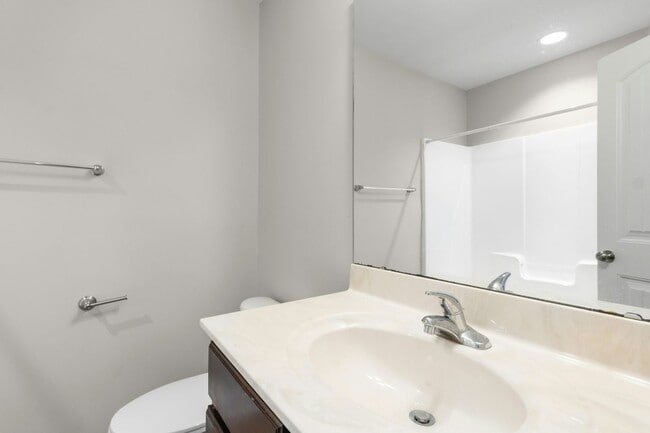 Building Photo - Charming and Freshly Updated Cul-de-Sac Home in Sanford!