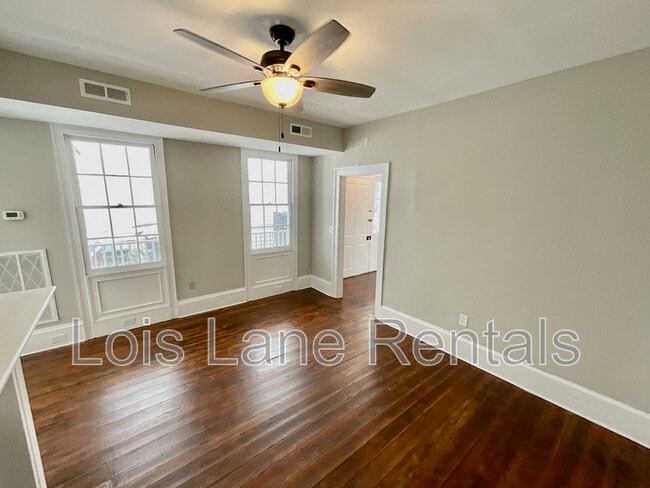 Building Photo - 104 Nassau St