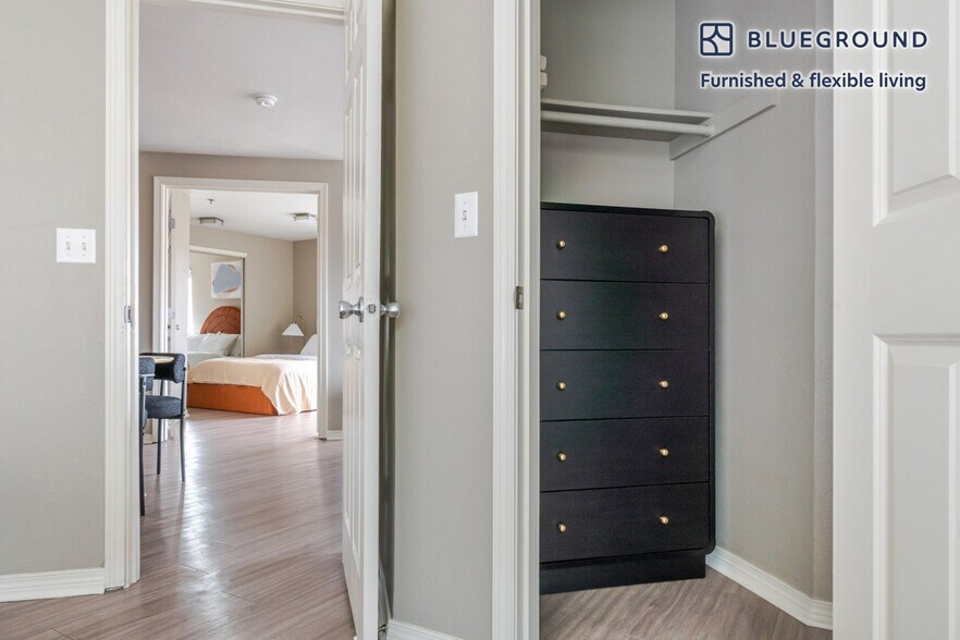 Building Photo - 2400 Elliott Ave