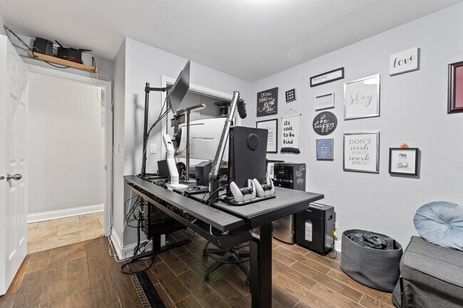 Building Photo - 3106 S Wells St
