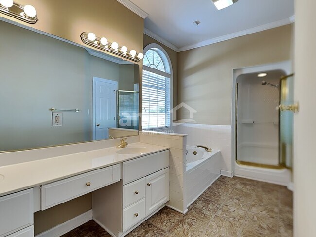 Building Photo - 4700 Greenfield Way Dr