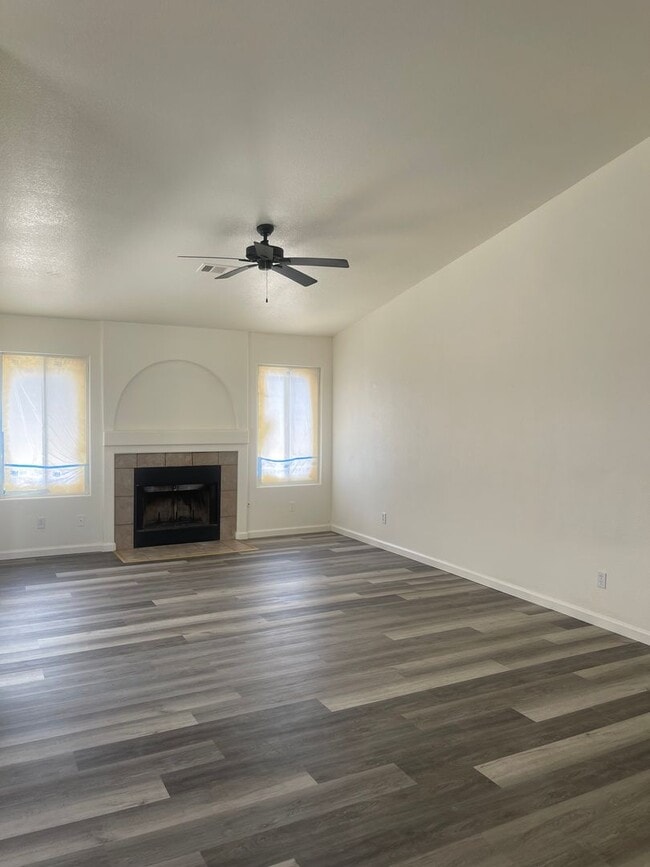 Building Photo - Charming 3-Bedroom, 2-Bathroom Home for Rent in Quiet Neighborhood