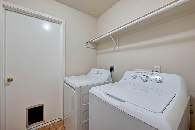 Building Photo - 3630 Winstrome Ct