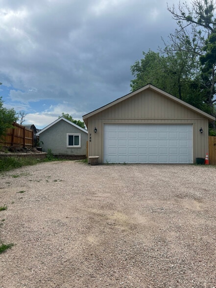 Building Photo - 746 E Costilla St