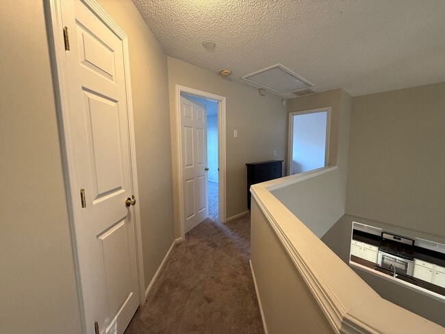 Building Photo - 13 Regency Rd