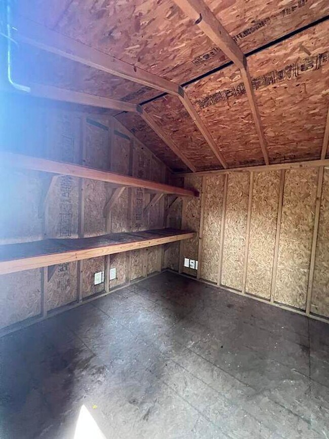 Building Photo - Charming Baton Rouge Home with Flex Room, Fireplace & Spacious Front Porch