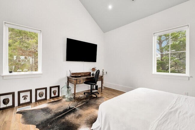 Building Photo - 45 Pine Knoll