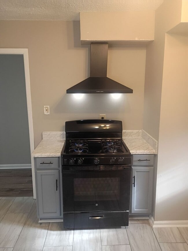 Building Photo - 3 bedroom 2 bath home at an affordable price