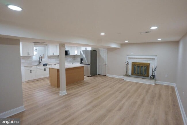 Building Photo - 4305 Elmwood Rd