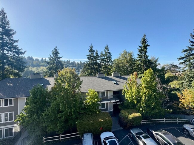 Building Photo - Woodlake Condo!!!
