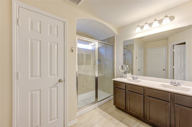 Building Photo - 3330 Madison Elm St