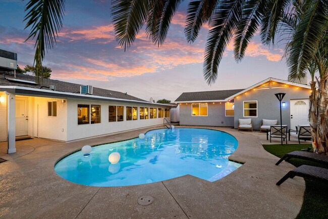 Building Photo - 8259 E Mulberry Ln