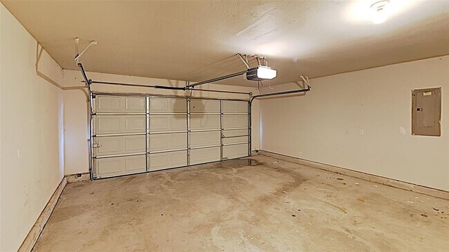 Building Photo - 6816 NW 136th Pl