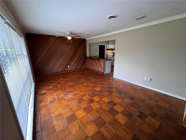 Building Photo - 5855 Woodvale Dr