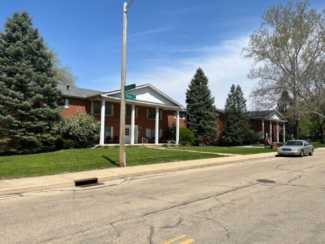 Building Photo - 1405 W Teton Dr
