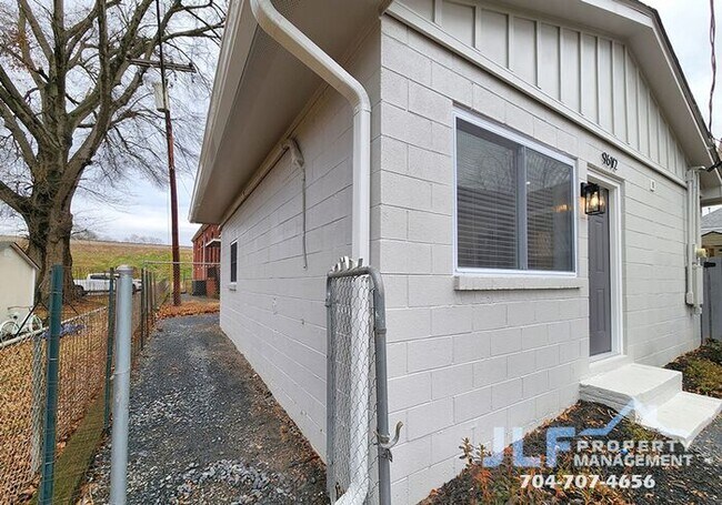 Building Photo - Beautifully Remodeled 1 Bed/1 Bath Home in Cramerton!
