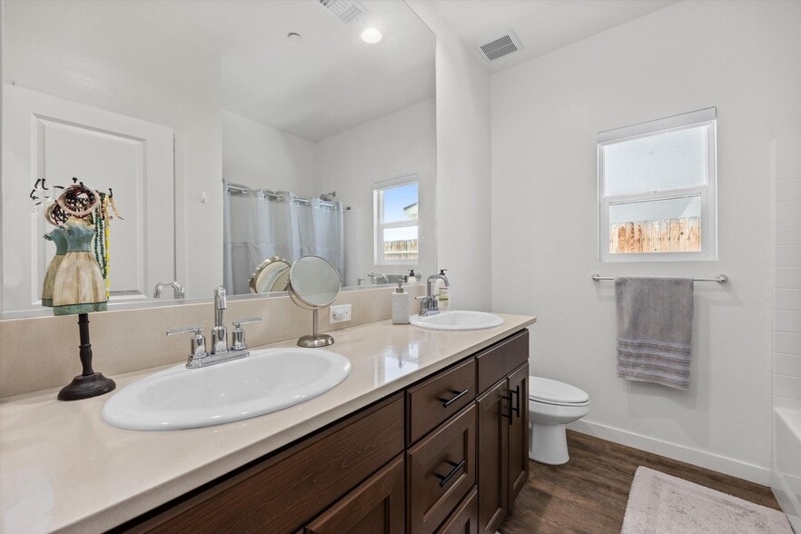 Building Photo - 815 Gilsum Ct