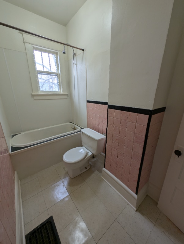 Building Photo - 928 E Grand Ave