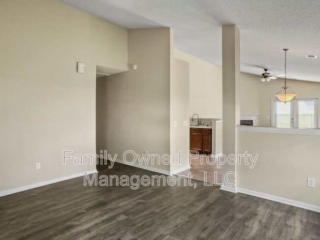 Building Photo - 72 Blue Jasmine Ln